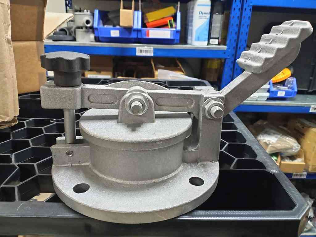 Gauge Hatch with bolt and foot pedal 8'' class 150#